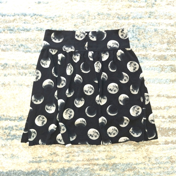 Hot Topic Dresses & Skirts - HOT TOPIC Moon Phase Skirt Medium Size GUC